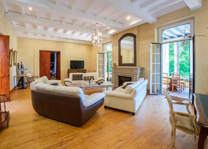 Chateau De Larunque, 15 P, Piscine Tennis - Plages 30 Mn Feriehus Saint-Laurent-de-Gosse